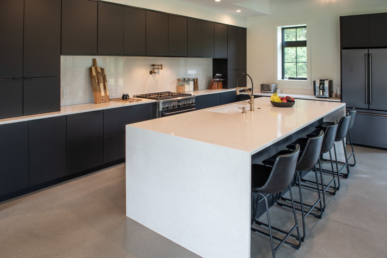 Eclipse frameless full-access cabinetry in Infiniti Black