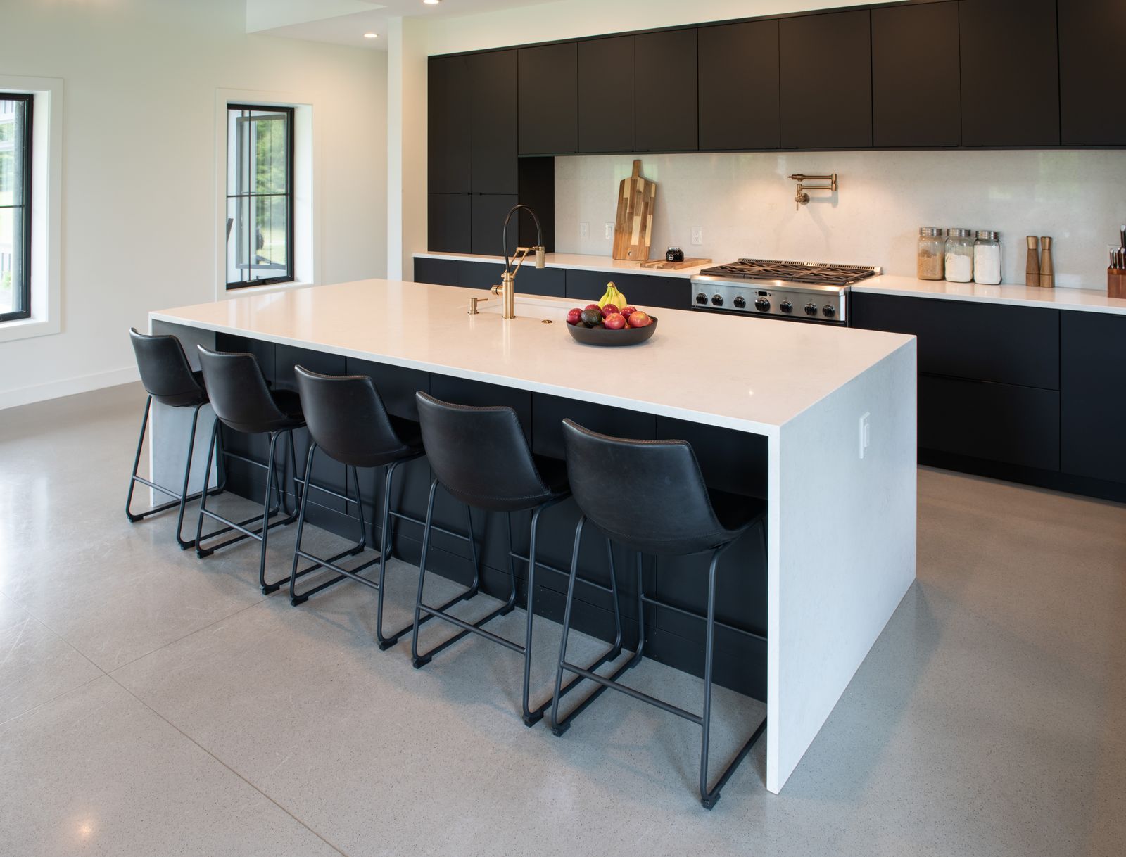 Eclipse Metropolitan vertical-grain doors in Infiniti Black