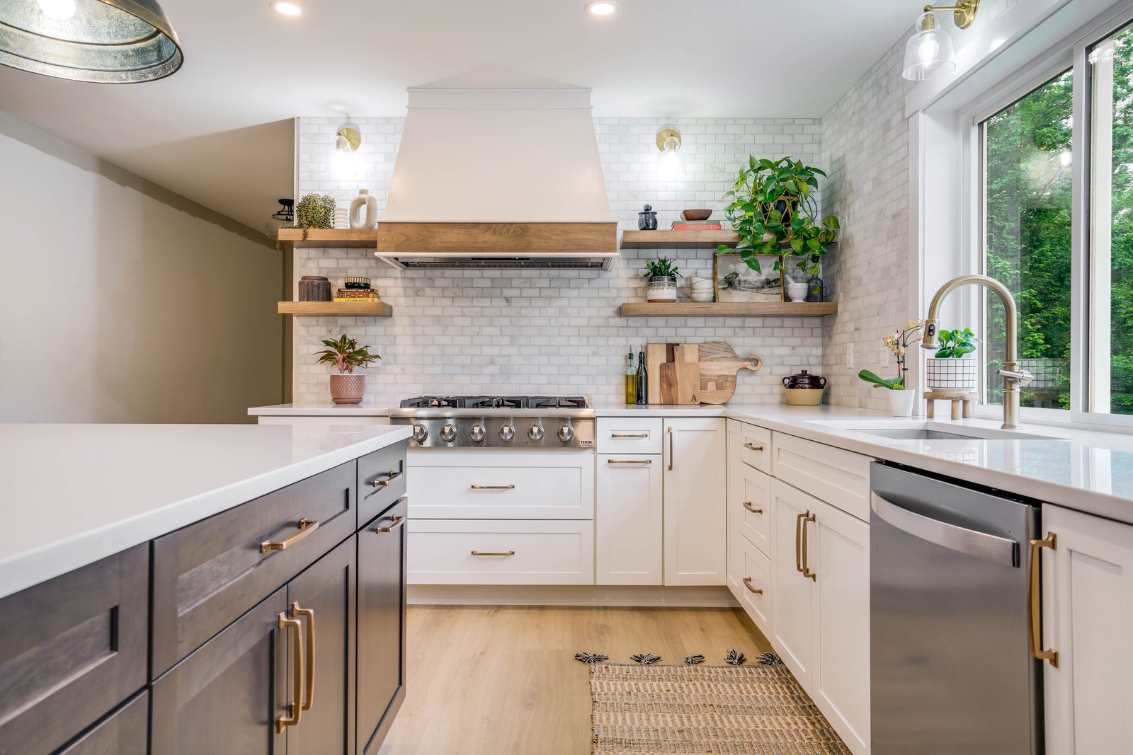 Hood flanked by open wood shelving over marble-look tile