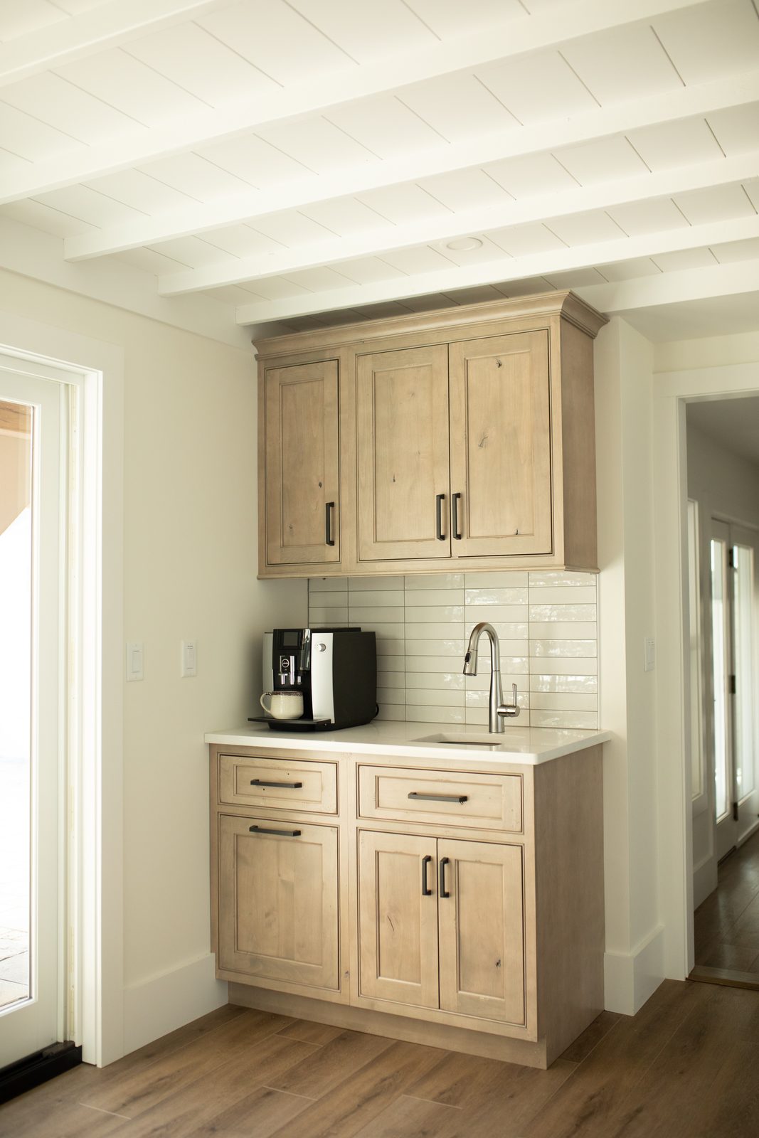 Alder coffee station with glass pendant