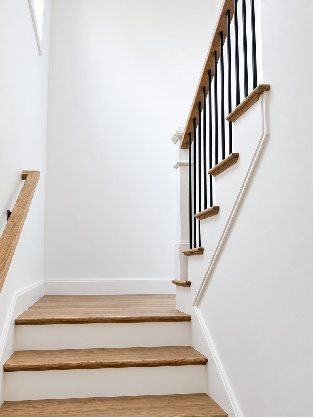 Stair landing turn with oak treads
